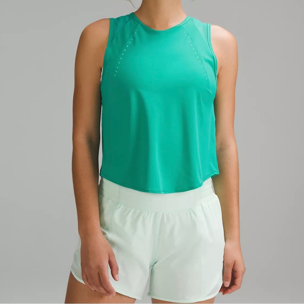 NWOT Sculpt Cropped Tank in Maldives Green